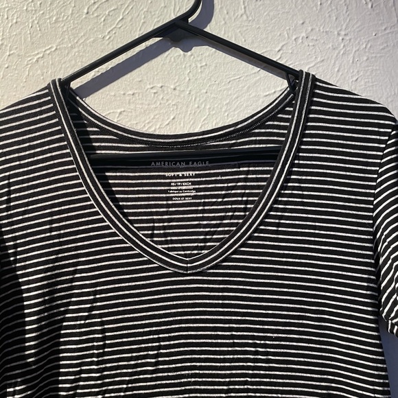 American Eagle Black and White striped V neck Tee - Picture 6 of 6